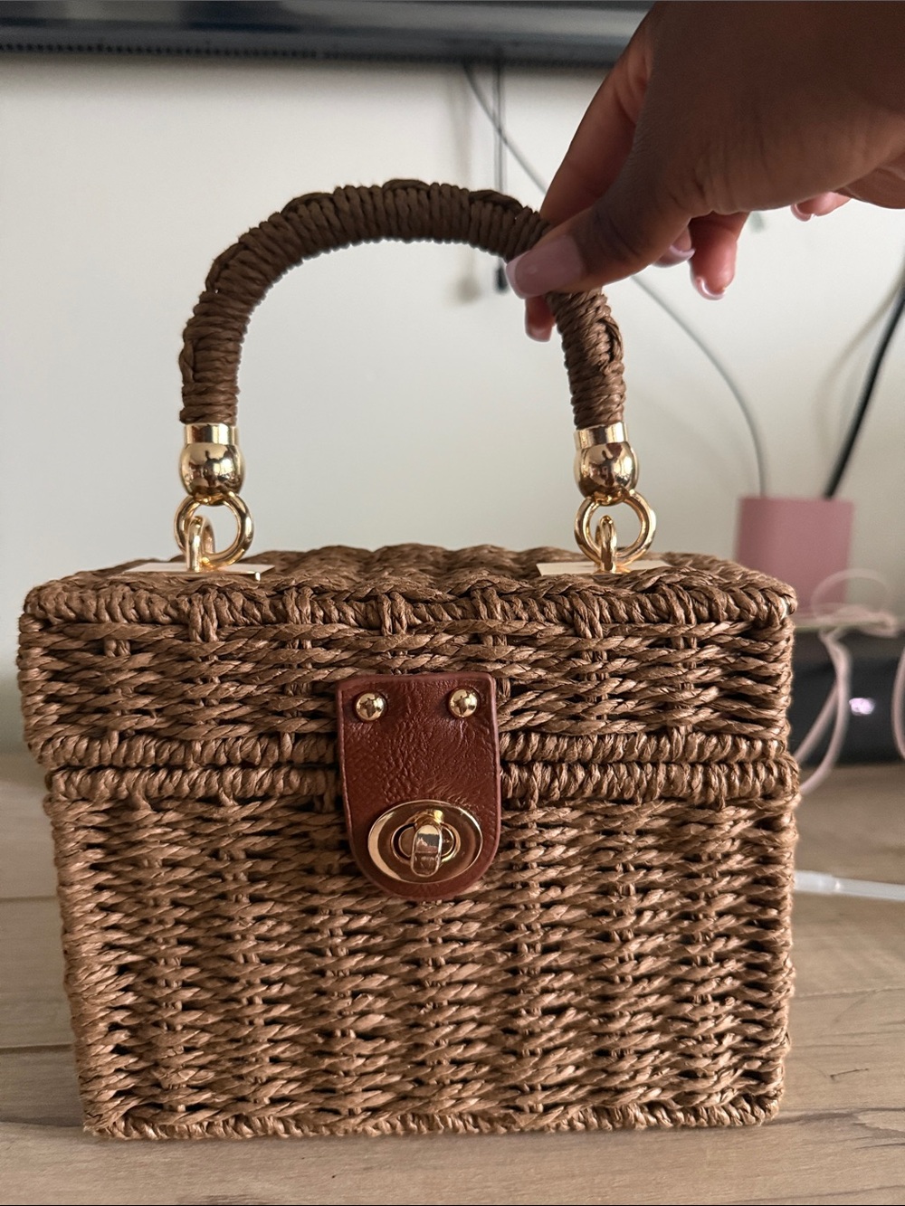 Straw Woven Basket Purse - Tan/Gold - Picture 5 of 6